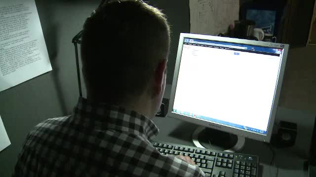 Un profesor de matematica, cercetat pentru detinere si distribuire de pornografie infantila