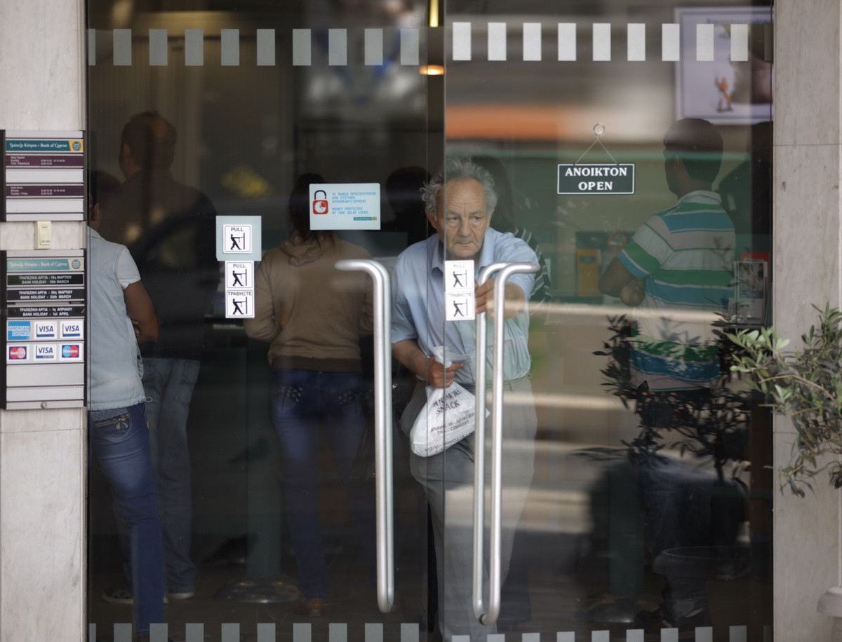 Tara unde ieri oamenii conduceau super masini, iar azi stau la coada ca sa primeasca gratis alimente