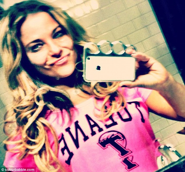 "Concurs" riscant pe Instagram. Tentatia careia multe fete minore nu-i rezista