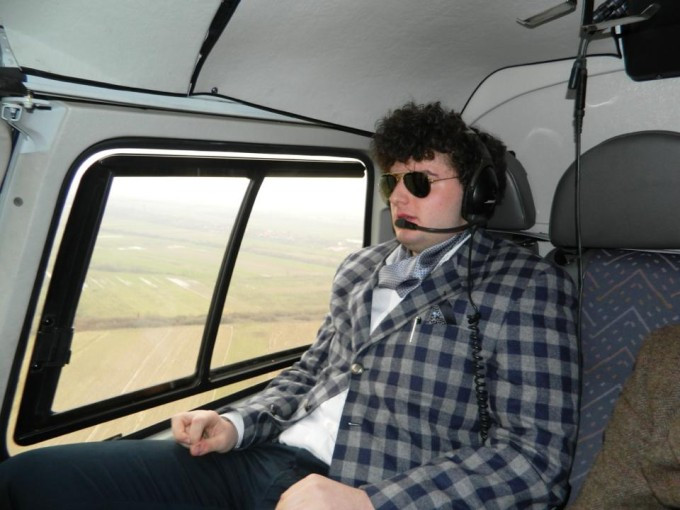 Fiul milionarului Micula a mers cu elicopterul la mormantul lui Arsenie Boca. Reactia preotilor