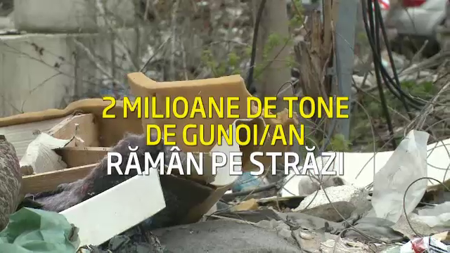 Imaginea nesimtirii. Romanii care arunca gunoiul menajer direct de pe geam, in fata blocului