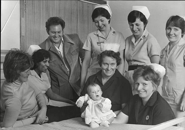 Louise Joy Brown, primul copil facut in eprubeta