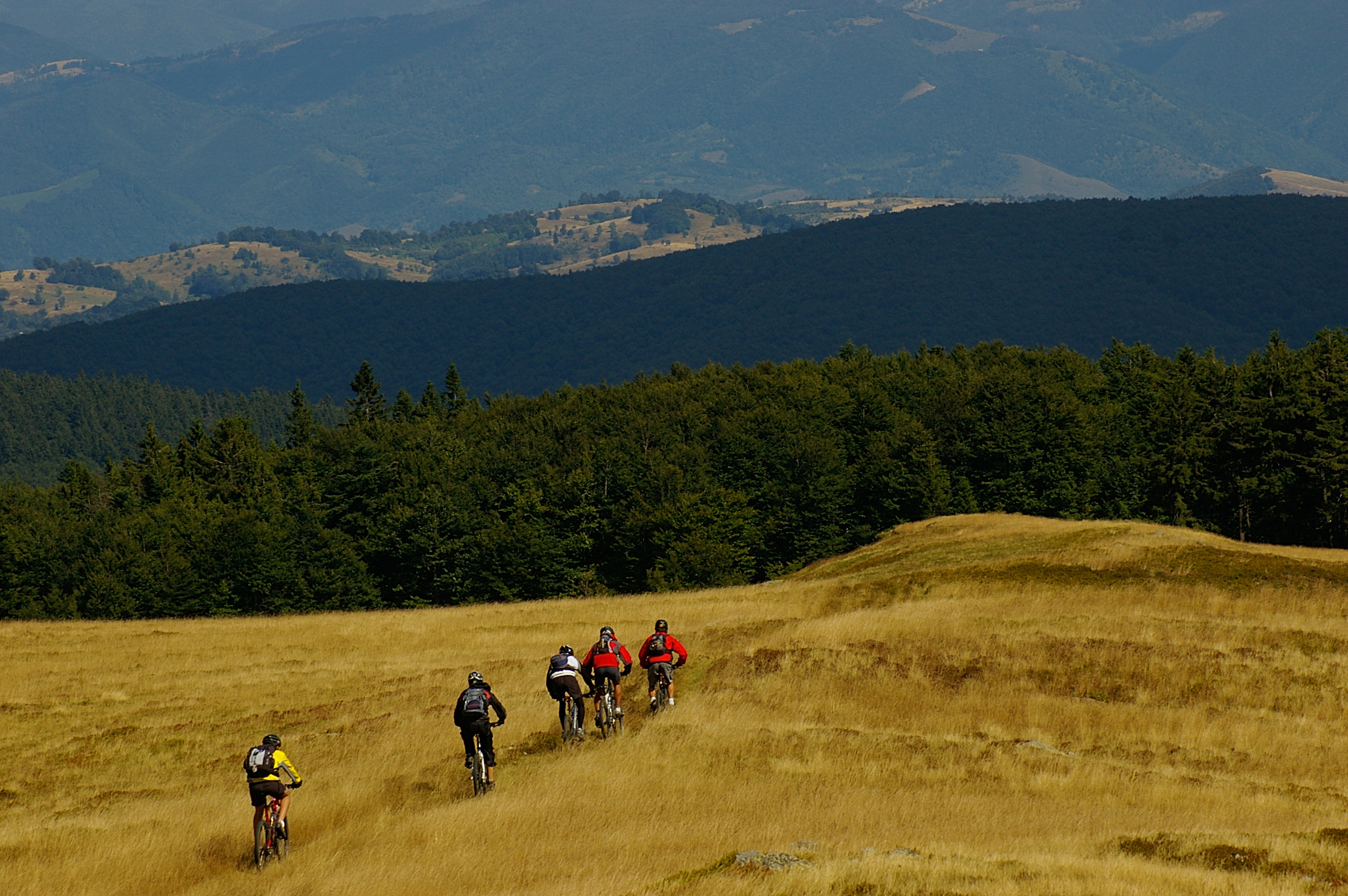 Cicloturism in Banat. Biciclistii din Vestul tarii imortalizeaza aventura pe doua roti, in natura
