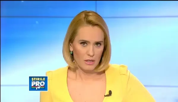 Colegii tanarului injunghiat mortal in Capitala au purtat tricouri cu chipul sau la inmormantare