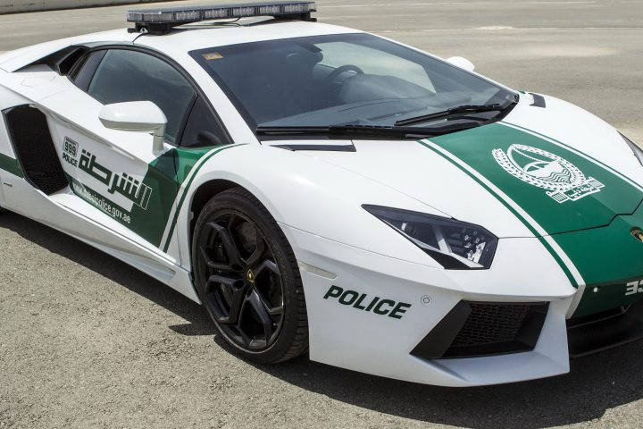 Politia din Dubai si-a cumparat un Lamborghini de 500.000 dolari. Sustine ca e pentru patrulare