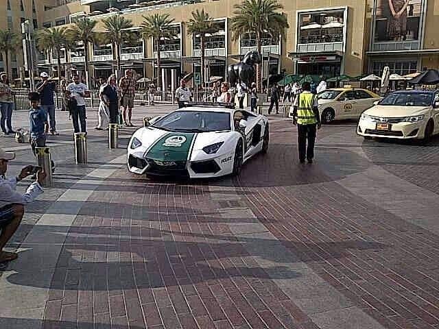 Lamborghini Aventador, politia Dubai