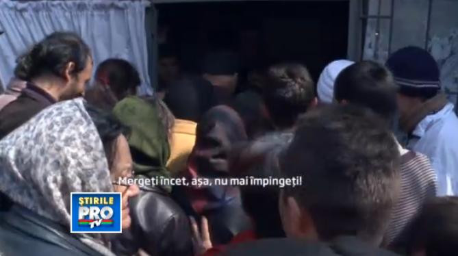 Scandal pe mancare oferita gratis la catedrala Sfantul Sava: "Cersetorule, stai ca un prost in usa"