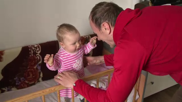 Legea care obliga tatii sa-si ia concediu paternal. Multi se tem ca isi vor pierde locul de munca