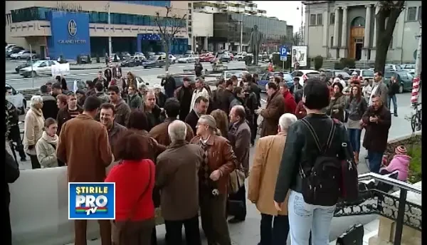 Zeci de locuitori din Targu Mures protesteaza impotriva toaletarii arborilor