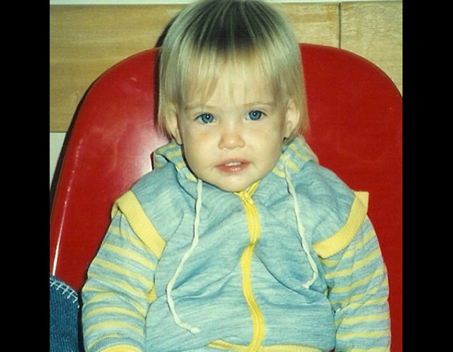 Cum arata una dintre cele mai dorite femei din lume in copilarie. Nimeni nu o recunoaste. FOTO