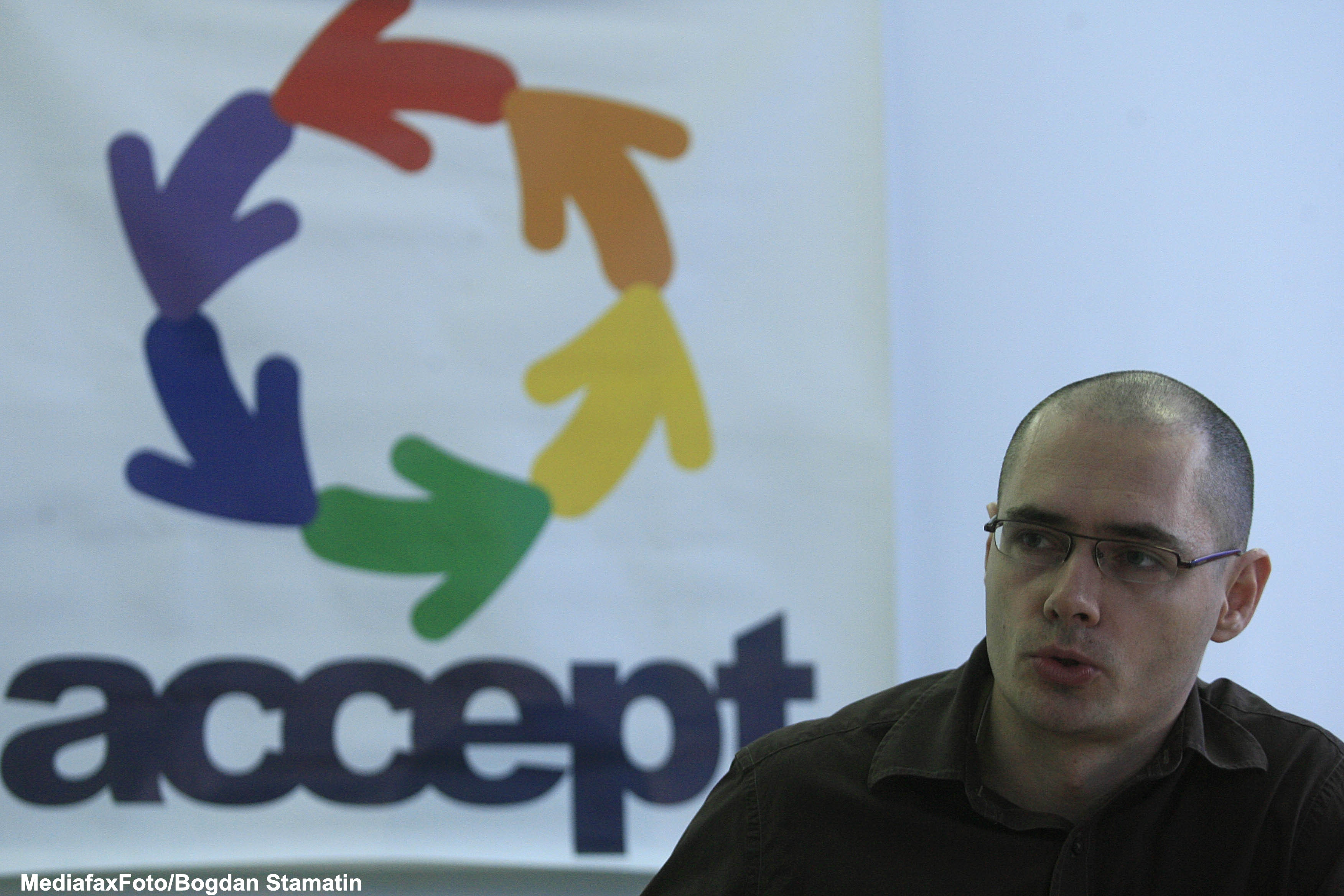 Asociatia Accept cere CNCD si PNL sanctionarea declaratiilor publice homofobe ale lui Puiu Hasotti