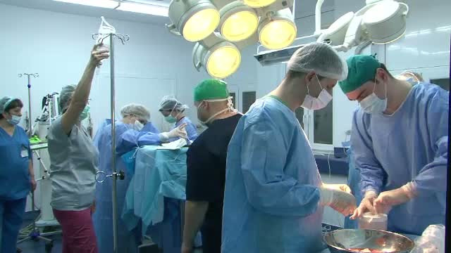 Tumoare gigant, de 20 de kilograme, extirpata la Clinica de Urologie si Transplant Renal din Cluj