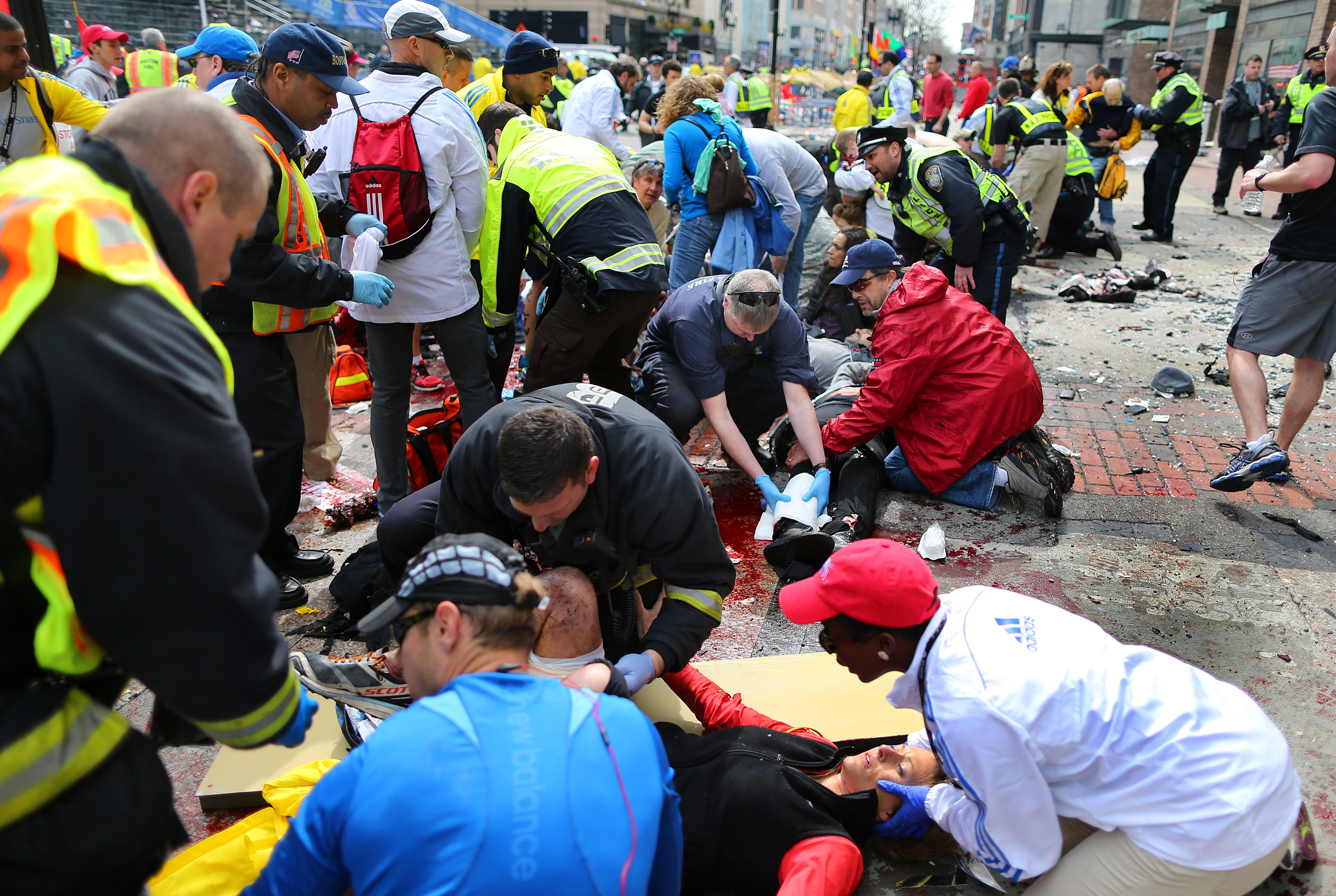 Marturii cutremuratoare de la maratonul terorii: "Piciorul cuiva a zburat pe langa mine"