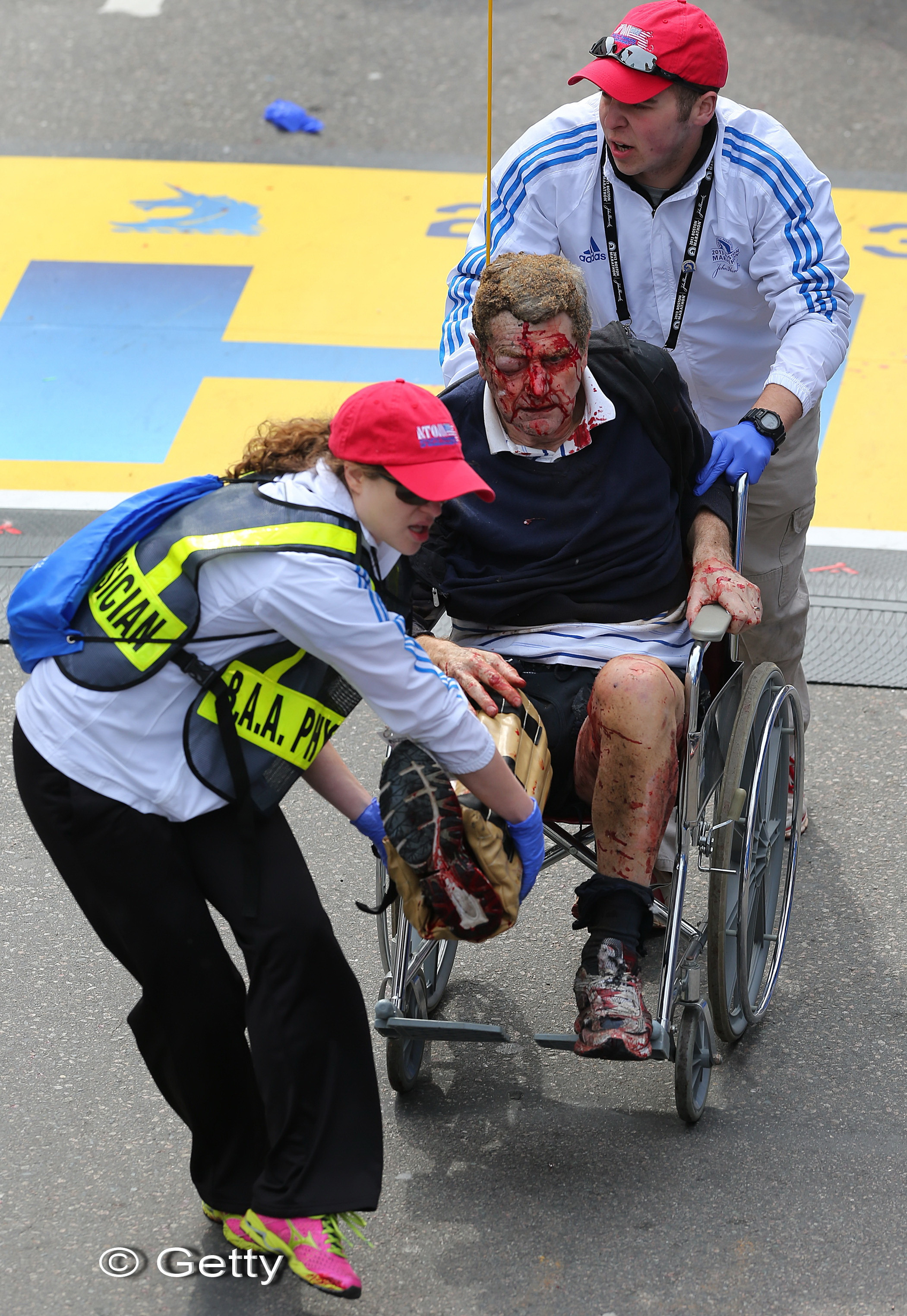 O tanara de 22 de ani din SUA primeste amenintari cu moartea pentru acest costum de Halloween