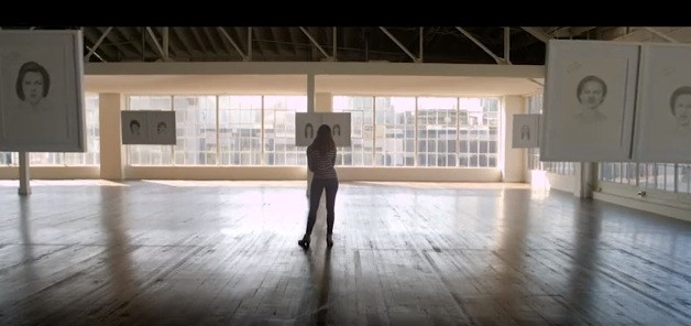 "Doar 4% se considera frumoase". Diferenta dintre cum se vede o femeie si cum e descrisa de altii