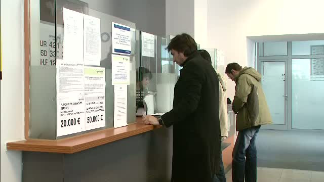 Cum au reusit 3 clienti sa isi recupereze comisioanele incasate de banci "in mod abuziv"