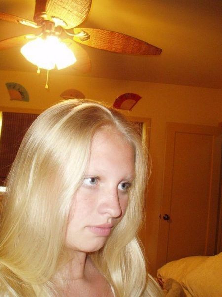 Cum arata aceasta rusoaica de la gat in jos. Imaginile cu care a pacalit toti barbatii pe internet