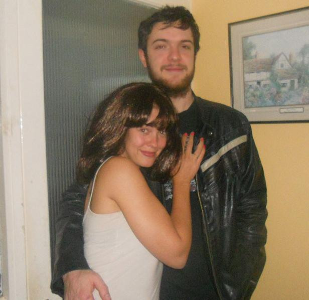 “Mamaie, ce faci aici?”. In ce ipostaza si-a gasit bunica si iubitul, pe podeaua din bucatarie