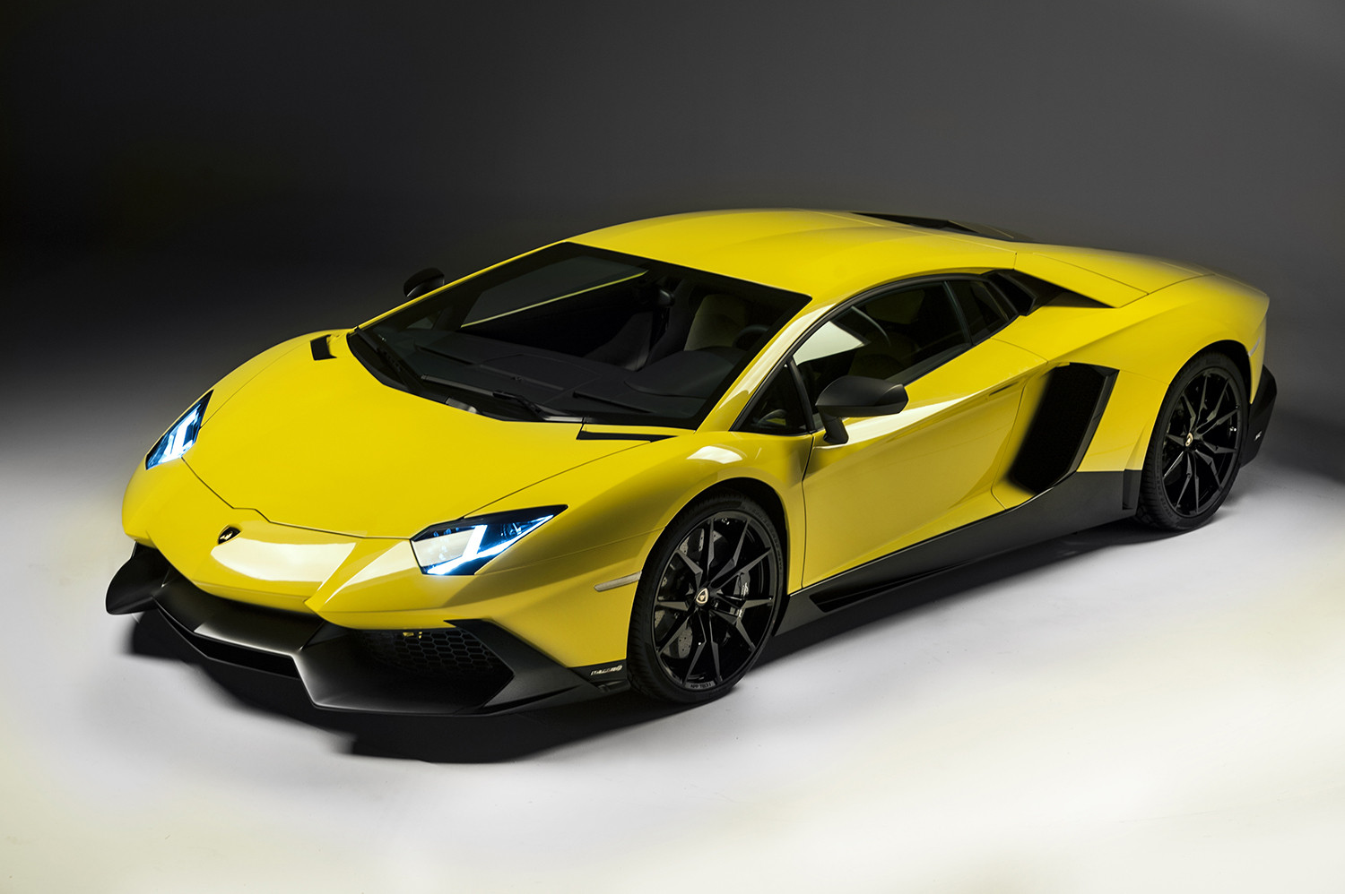 Primele imagini cu editia speciala care marcheaza 50 de ani de Lamborghini