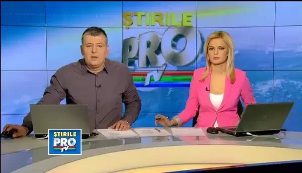 Flacari pe sosea. Un autocamion a luat foc langa Ludus