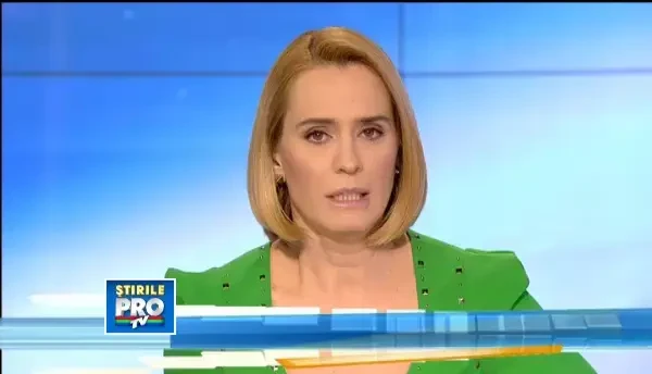 La costum si cu cravata, un barbat a bombardat cu oua Parchetul din Ploiesti. Motivul supararii