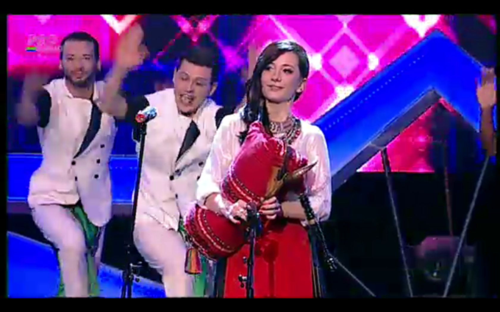 ROMANII AU TALENT a treia semifinala.Cornelia Tihon a cantat la fel de bine la mai multe instrumente