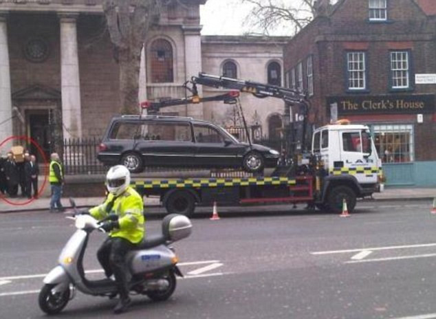 Fotografia ajunsa viral pe Twitter. Multi se intreaba cum este posibil asa ceva: "Nu poate fi real"