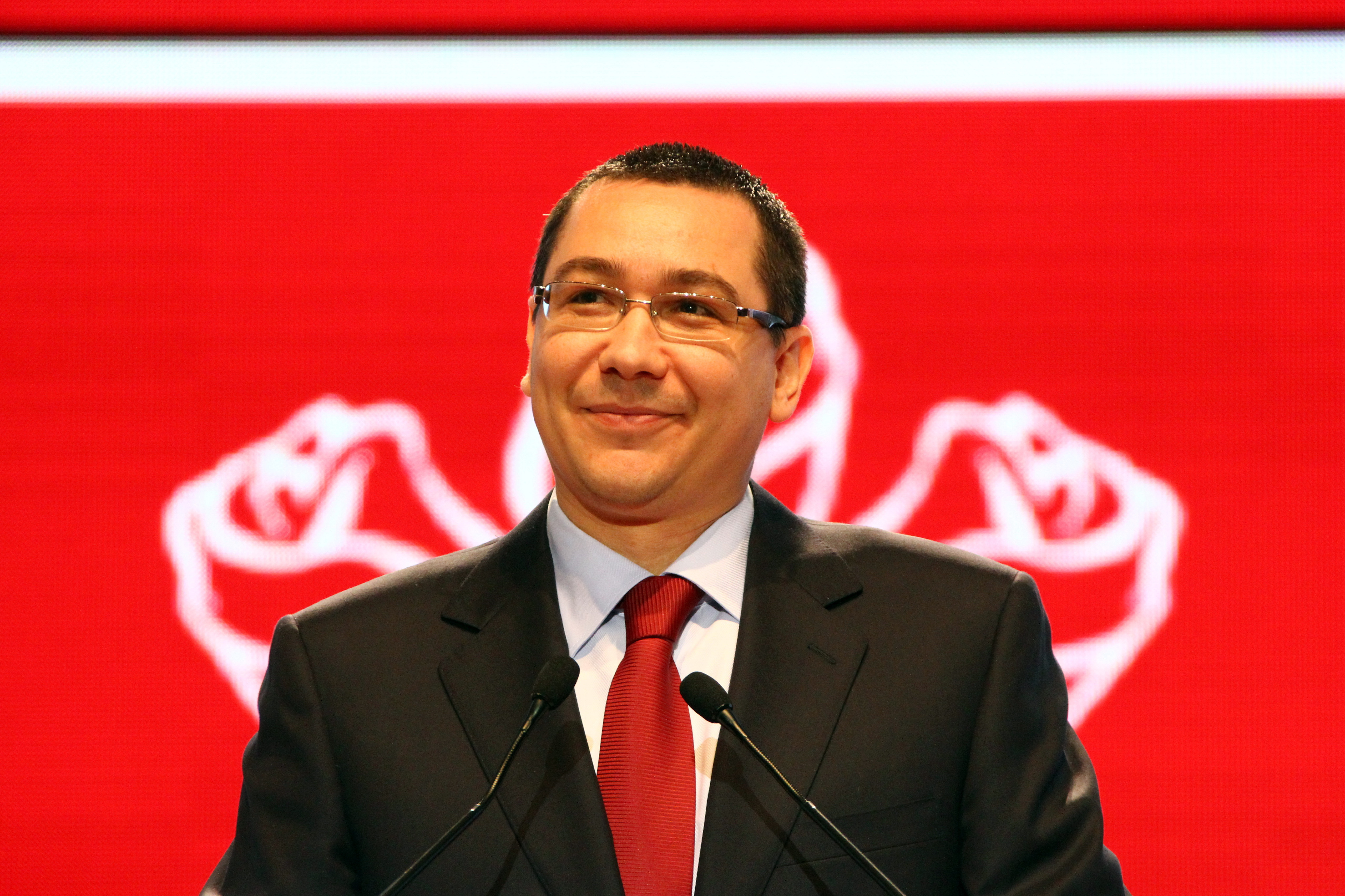 Victor Ponta a fost reales presedinte al PSD. Liviu Dragnea e noul presedinte executiv