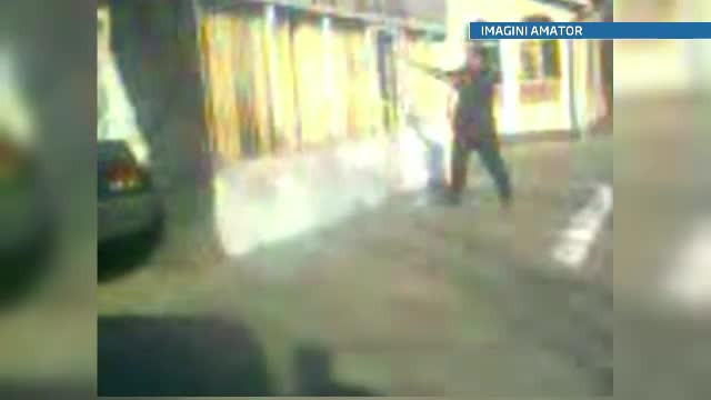 Avocat, filmat in timp ce sparge toate geamurile unei firme de pompe funebre. Ce l-a deranjat. VIDEO