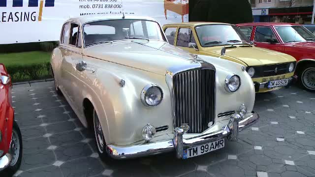 Cele mai frumoase masini de epoca vor putea fi admirate in Piata Victoriei. Cand are loc Retroparada Primaverii