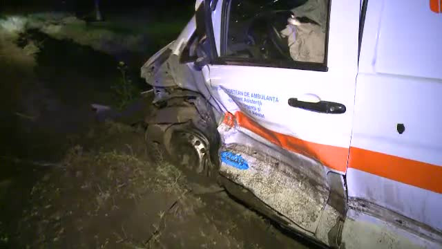 O eleva a fost lovita de o masina chiar in curtea unei scoli din Bacau