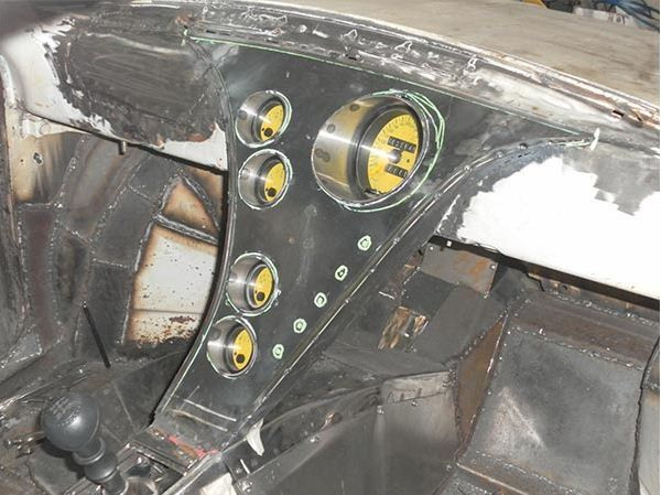 Masina asta ascunde un monstru! Nu ti-ai fi imaginat niciodata ca poti gasi asa ceva pe un Fiat 500!