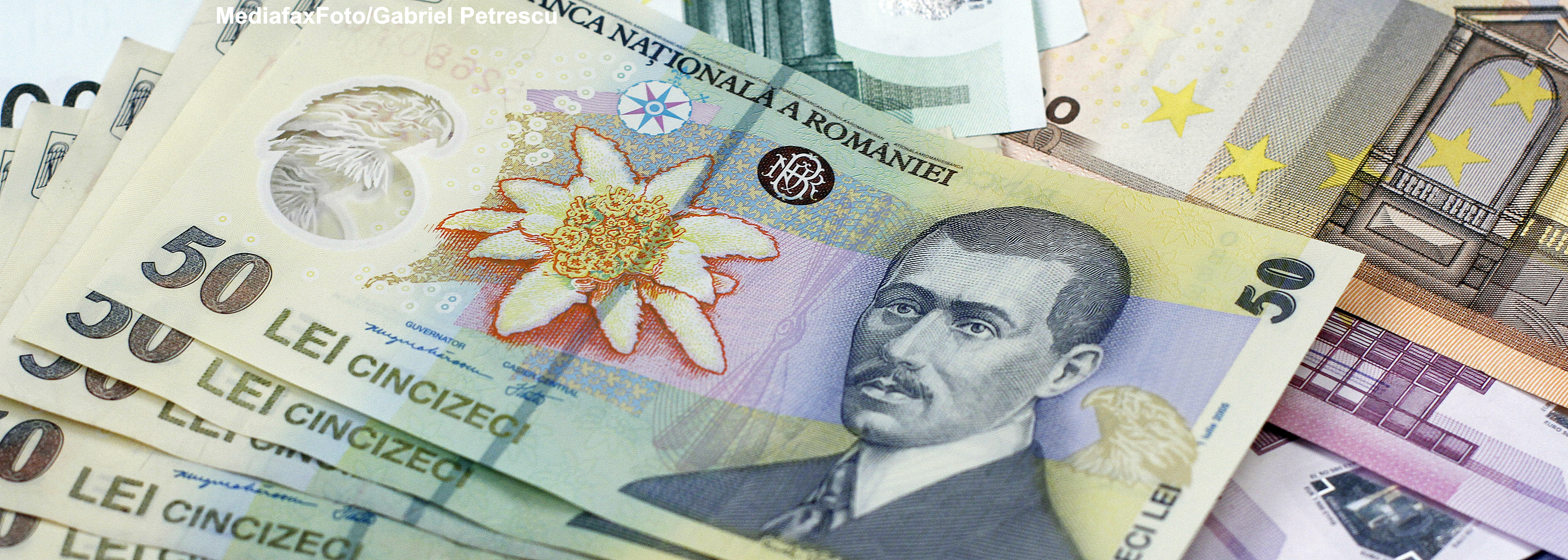 Un barbat si iubita lui au fost arestati dupa ce au furat bijuterii si bani din casa unui batran