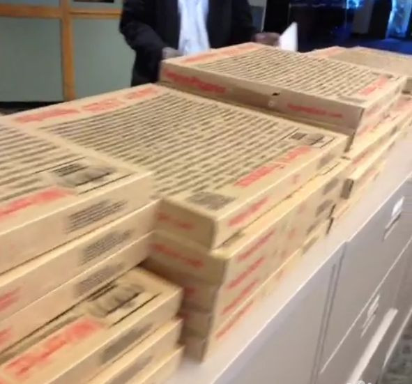 Atacat in timp ce livra pizza