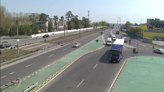 Pe contrasens, cu 140km/h si cu farurile stinse. Ce a facut o soferita dupa ce a acrosat un politist