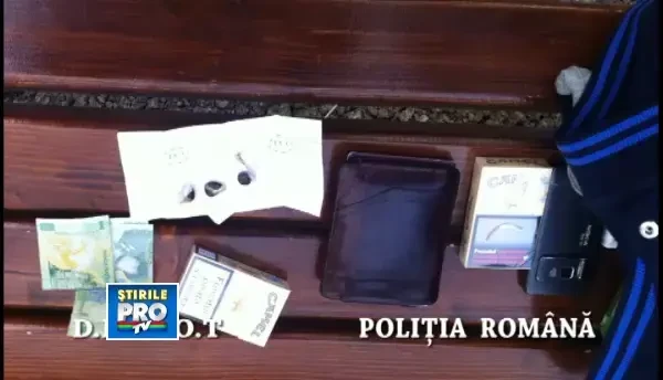 Trei tineri din Salaj au fost prinsi in flagrant in timp ce vindeau droguri