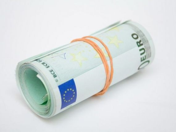 Cursul a urcat la 4,33 lei/euro dupa ce S&P a mentinut Romania in categoria "junk"