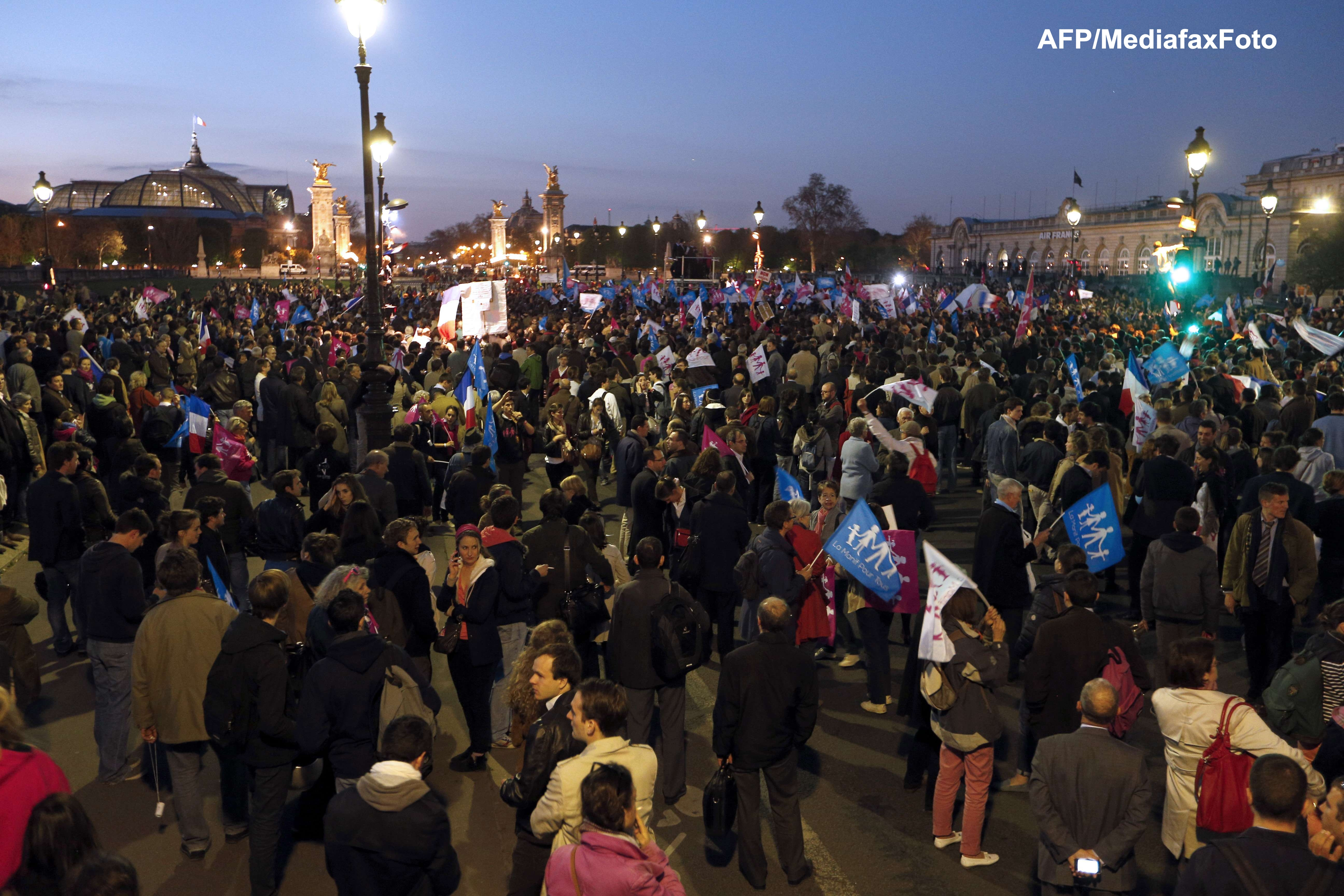 Incidente violente la Paris dupa o manifestatie impotriva mariajului homosexual. VIDEO si FOTO