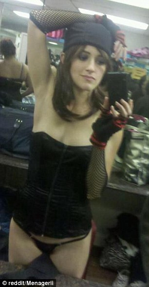 FOTO. Ce raspuns a dat o stripteuza cand a fost intrebata de ce practica aceasta meserie