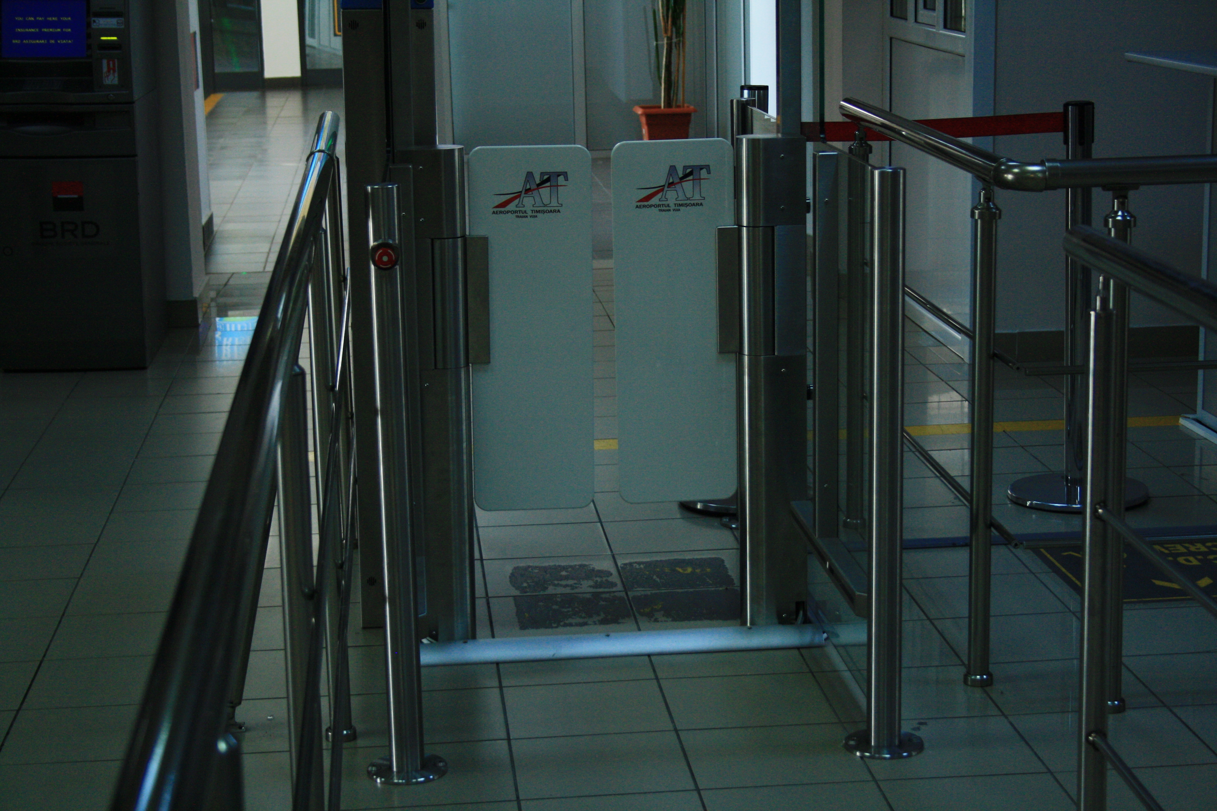 Premiera nationala pe Aeroportul din Timisoara: au fost montate trei porti automate de preimbarcare