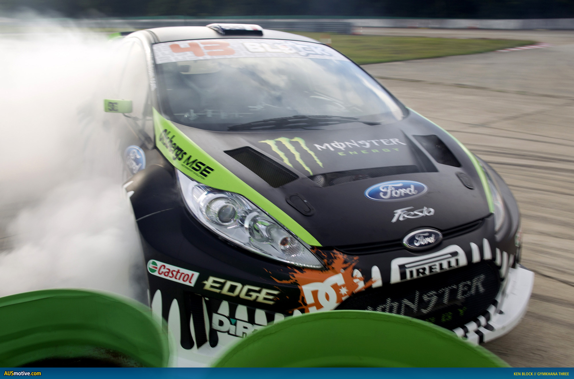 VIDEO Ken Block face deranj in Rusia si cel mai mic Opel scote foc pe teava de esapament