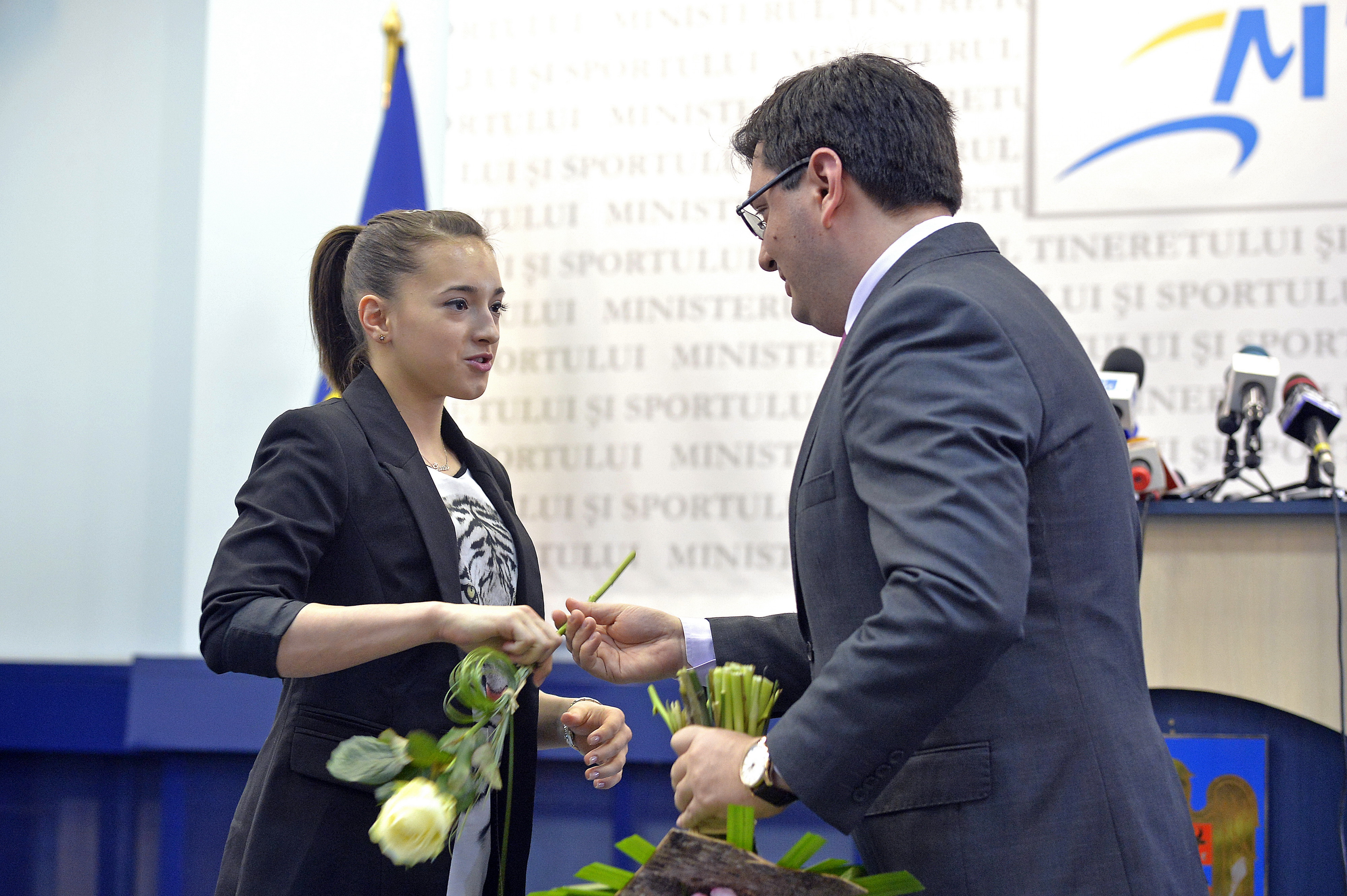 Eroii de la Europenele de Gimnastica, premiati de Guvern. Ce sume infime castiga antrenorii