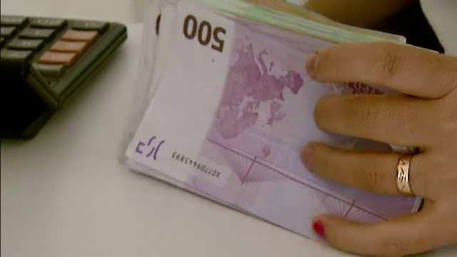 Cum au ajuns 17 economisti romani cu carnet de partid si salarii uriase sa controleze 15 mld. euro