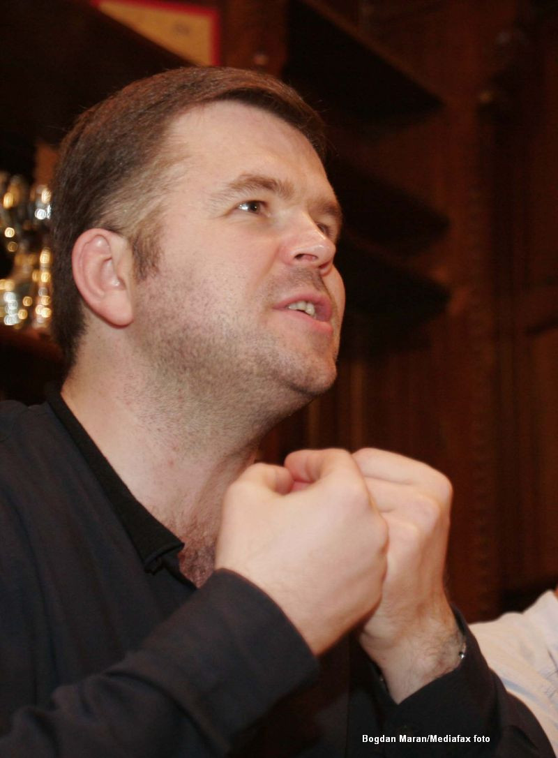 Fotbalistii de la Sportul Studentesc apeleaza la politie ca sa scape de patron. "Nu avem ce manca"