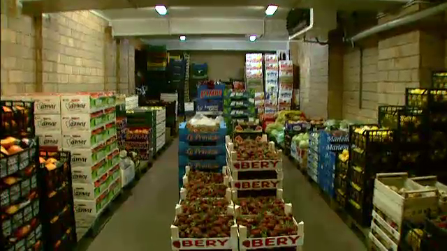 Schema prin care statul pierde milioane de euro. Cum se imbogatesc importatorii de fructe si legume