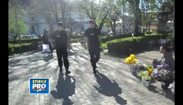 Mai multe persoane care vindeau flori in Piata 700 fara a avea autorizatie, alungate de politisti