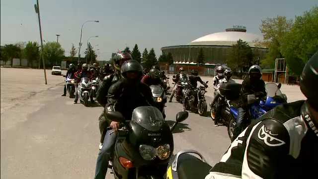 Mars spectaculos al motociclistilor, in Capitala. Mesajul pe care au dorit sa-l transmita soferilor
