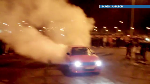 Demonstratiile unor "drifteri" in parcarea hypermarket-urilor din Baneasa, stricate de politisti