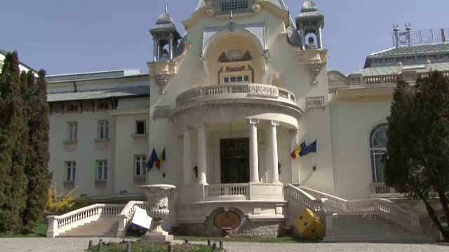 Casinoul din Sinaia, ridicat la cererea lui Carol I, a fost deschis publicului. Cat costa biletele