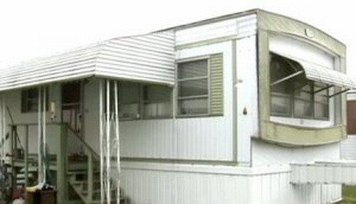 A vrut sa isi foloseasca rulota, dar a avut o surpriza cand a deschis usa. Barbatul a stat nemiscat pana au sosit ajutoare